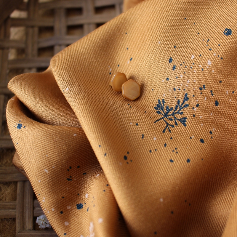 Viscose twill 'Twig Ochre' van Atelier Brunette
